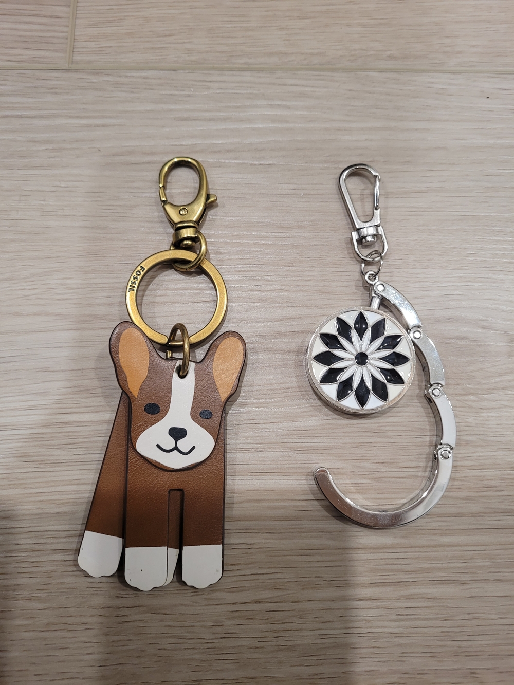 Fossil Leather Sofia Dog Keychain Bag Charm + Foldable Table Purse Holder - Picture 2 of 6